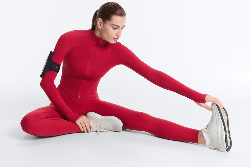 Легкая и теплая высокотехнологичная куртка с отстрочкой