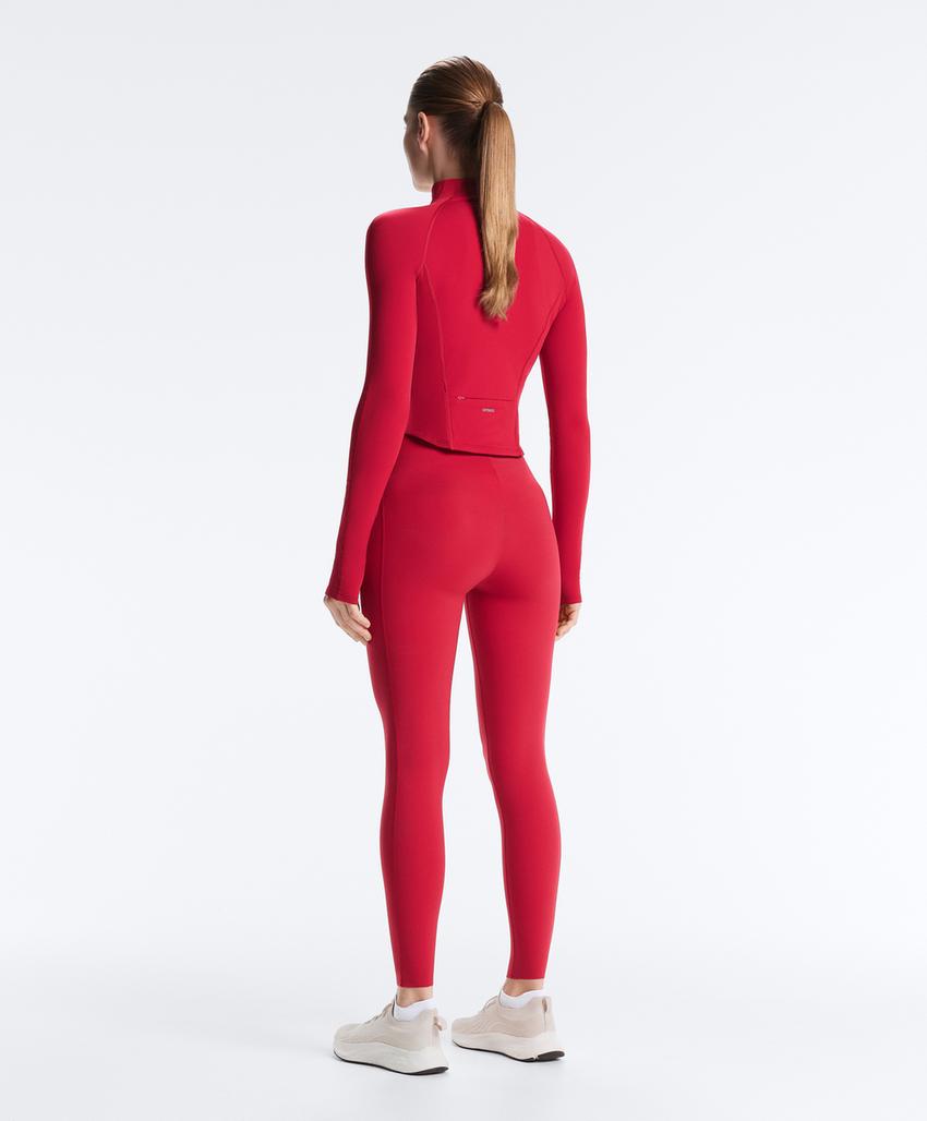 Легкая и теплая высокотехнологичная куртка с отстрочкой