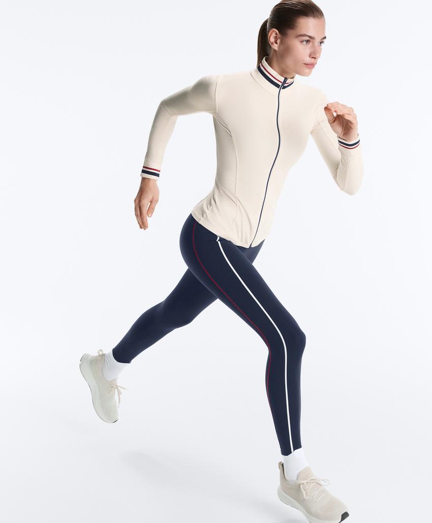 Легкая теплая техническая резиновая куртка