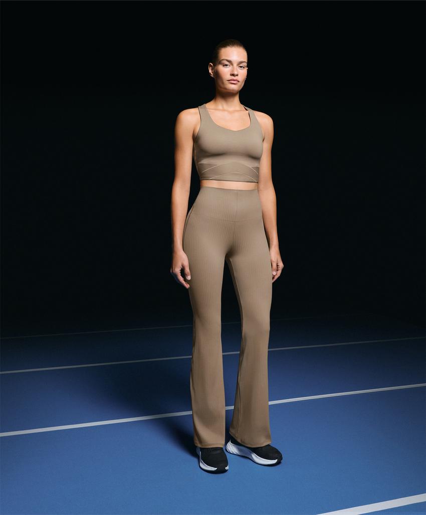 Брюки с высокой посадкой и разноцветной вставкой с контролем выравнивающего эффекта