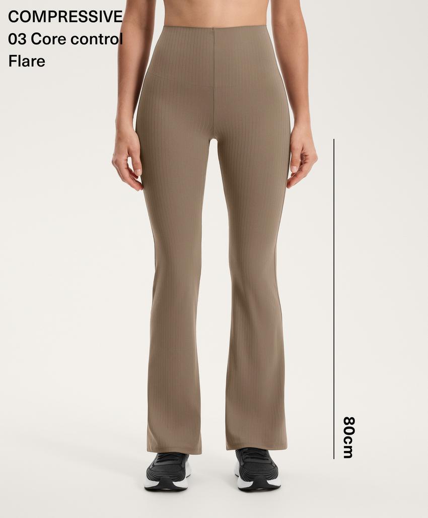 Брюки с высокой посадкой и разноцветной вставкой с контролем выравнивающего эффекта