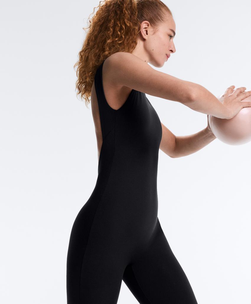 Комфортный комбинезон с длинным горловым вырезом comfortlux