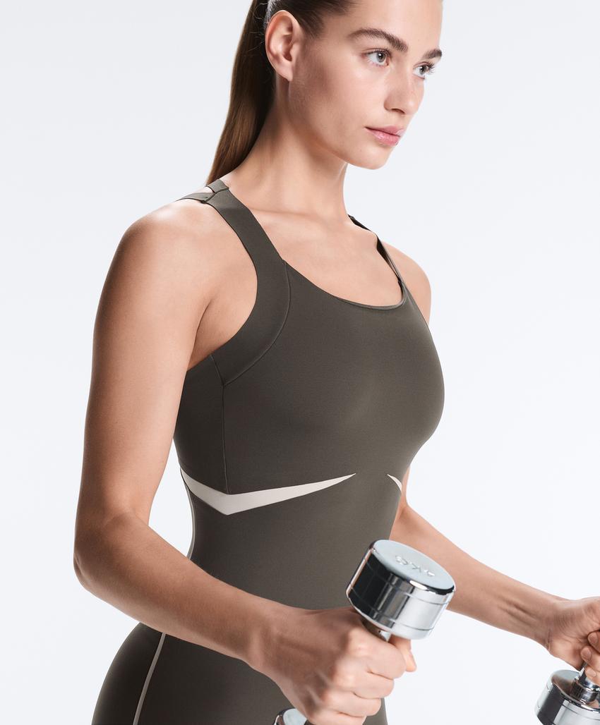 Компрессионный костюм с отражающими элементами