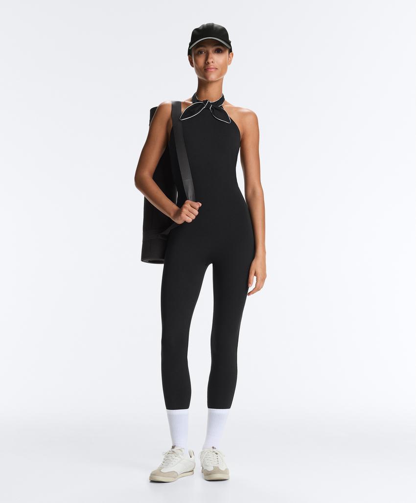 Комфортный длинный комбинезон с поясом