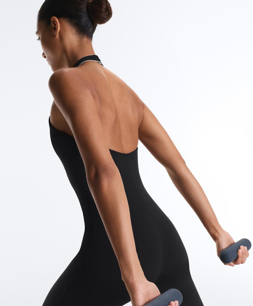 Комфортный длинный комбинезон с поясом