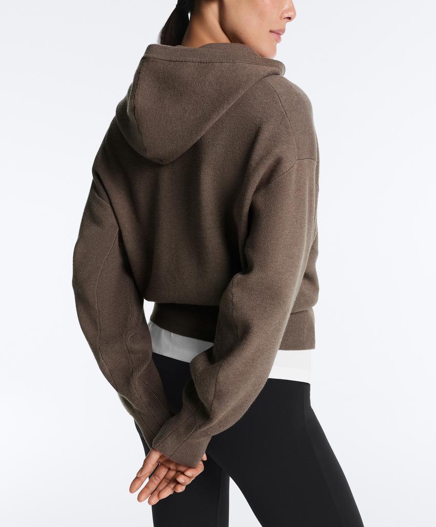 Вязаная куртка с капюшоном, детали по бокам