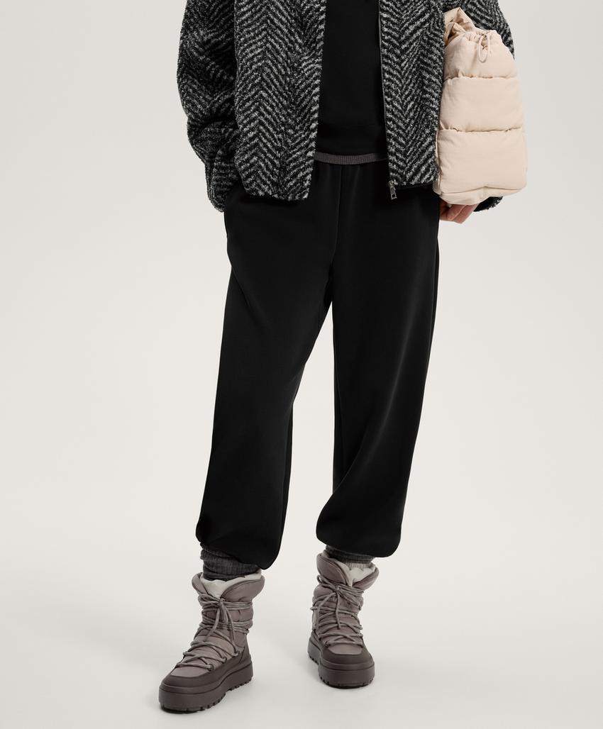 Мягкие джоггеры из модала