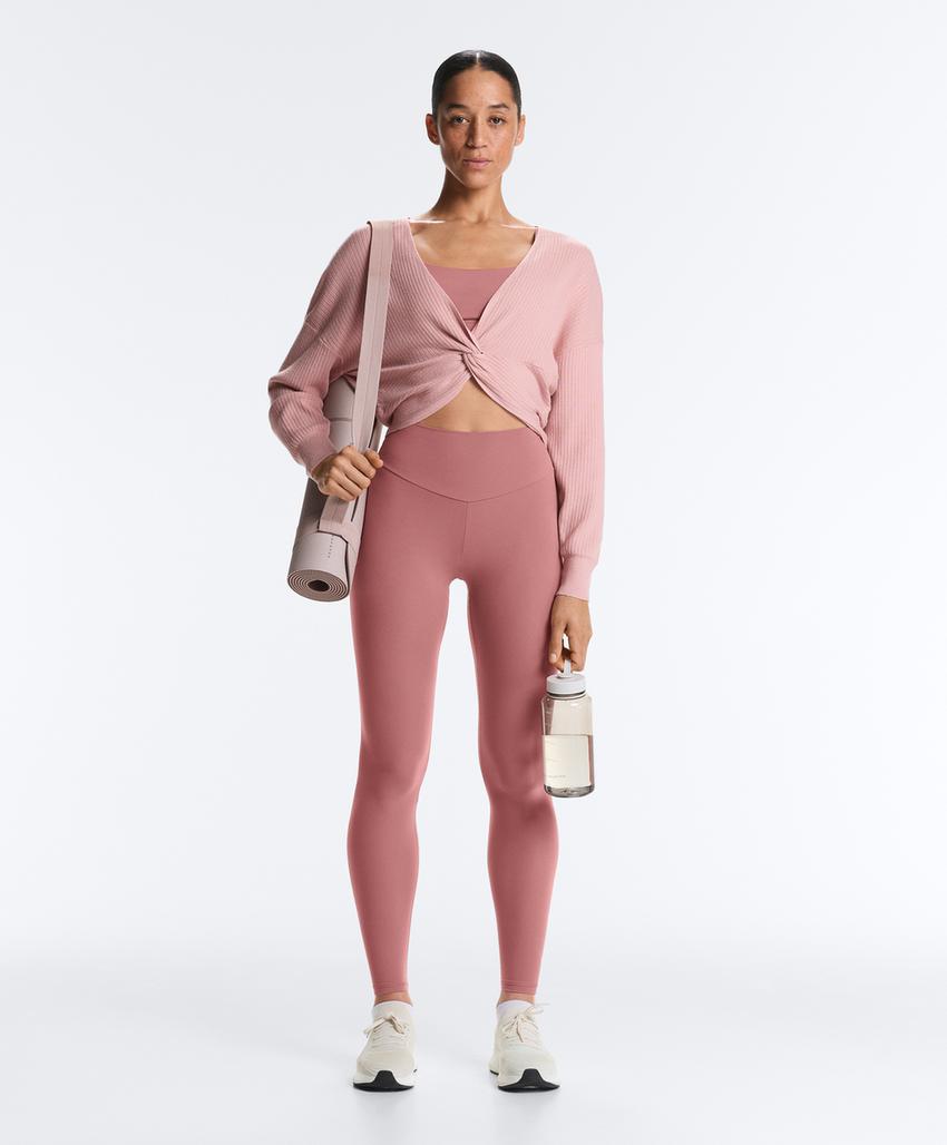 Пуловер с вязкой в технике твист