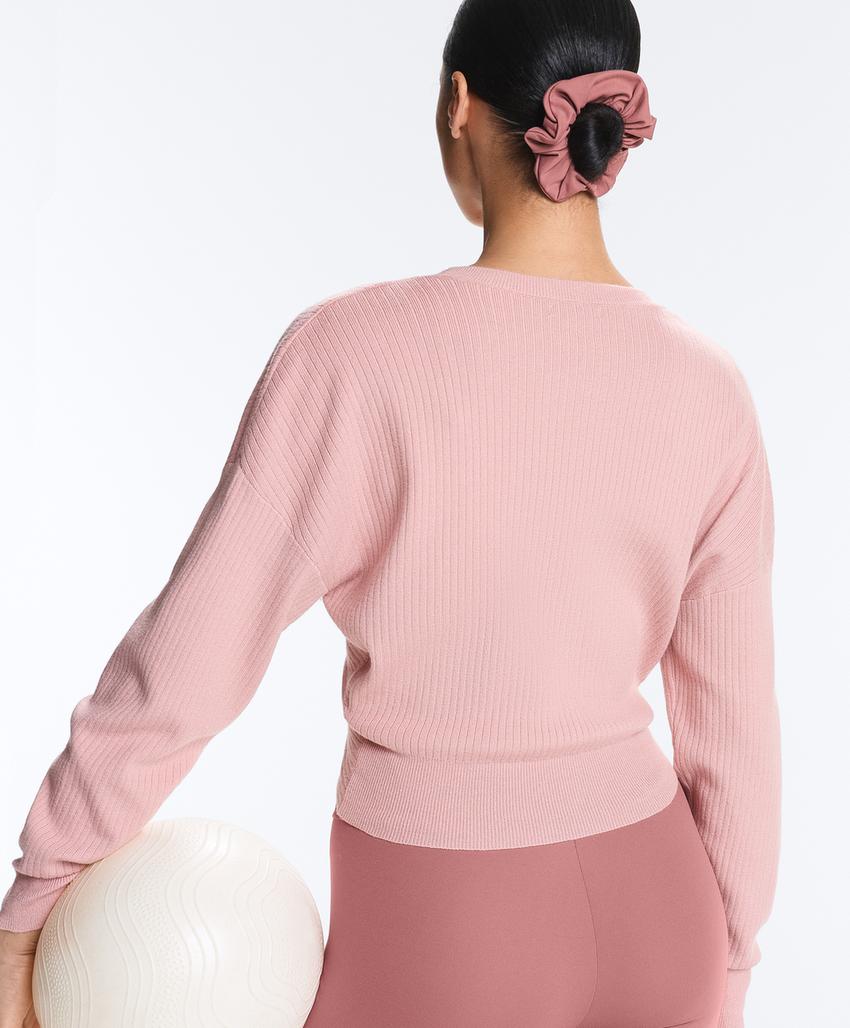 Пуловер с вязкой в технике твист