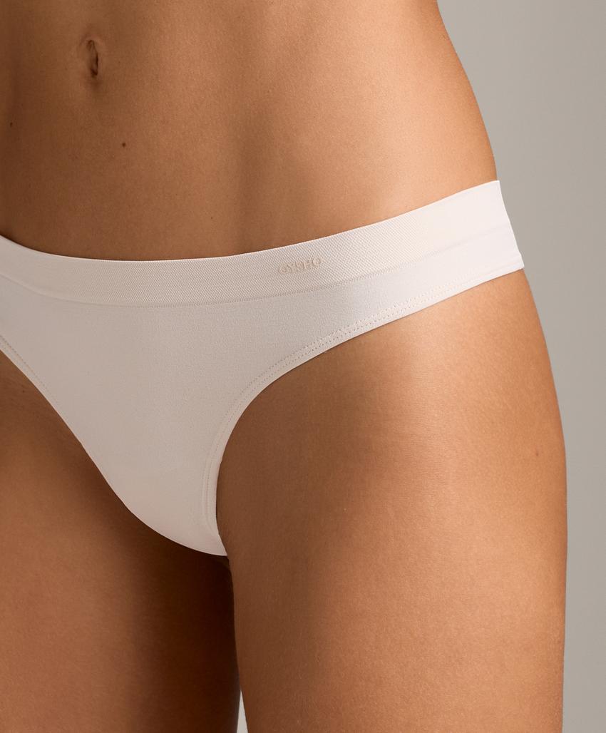 Пять безшовных трусиков из мягкого материала