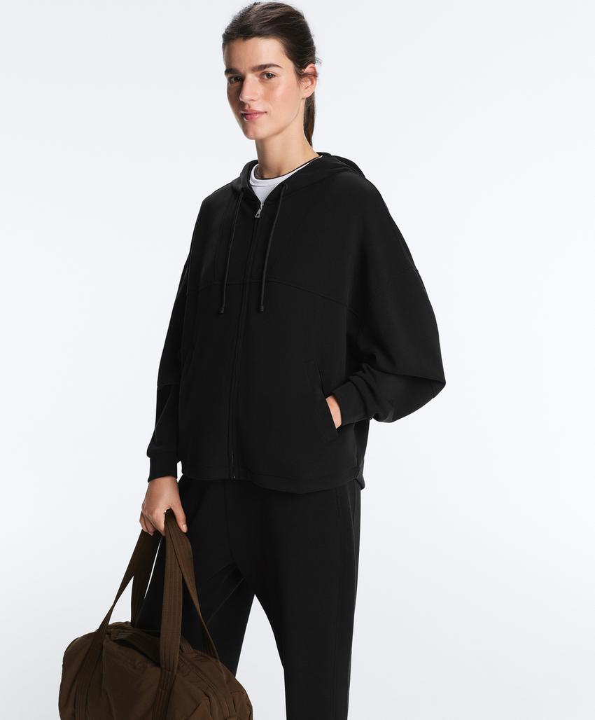 Пальто с капюшоном из мягкого модала