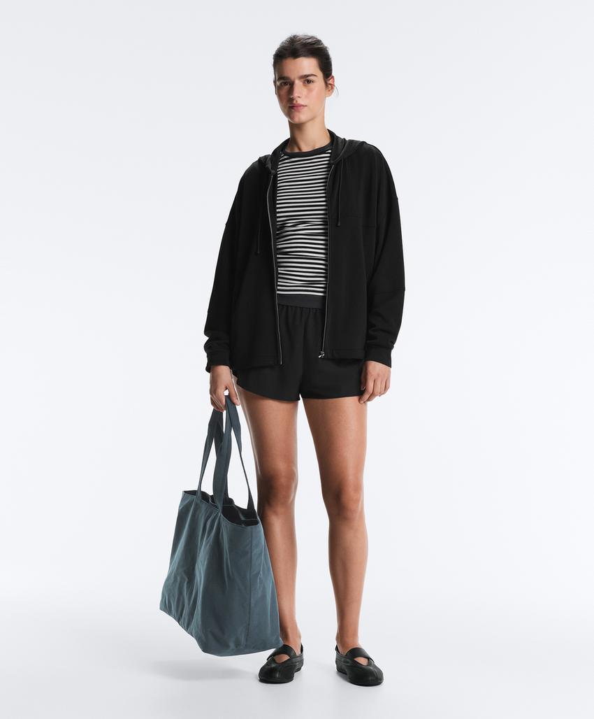 Пальто с капюшоном из мягкого модала