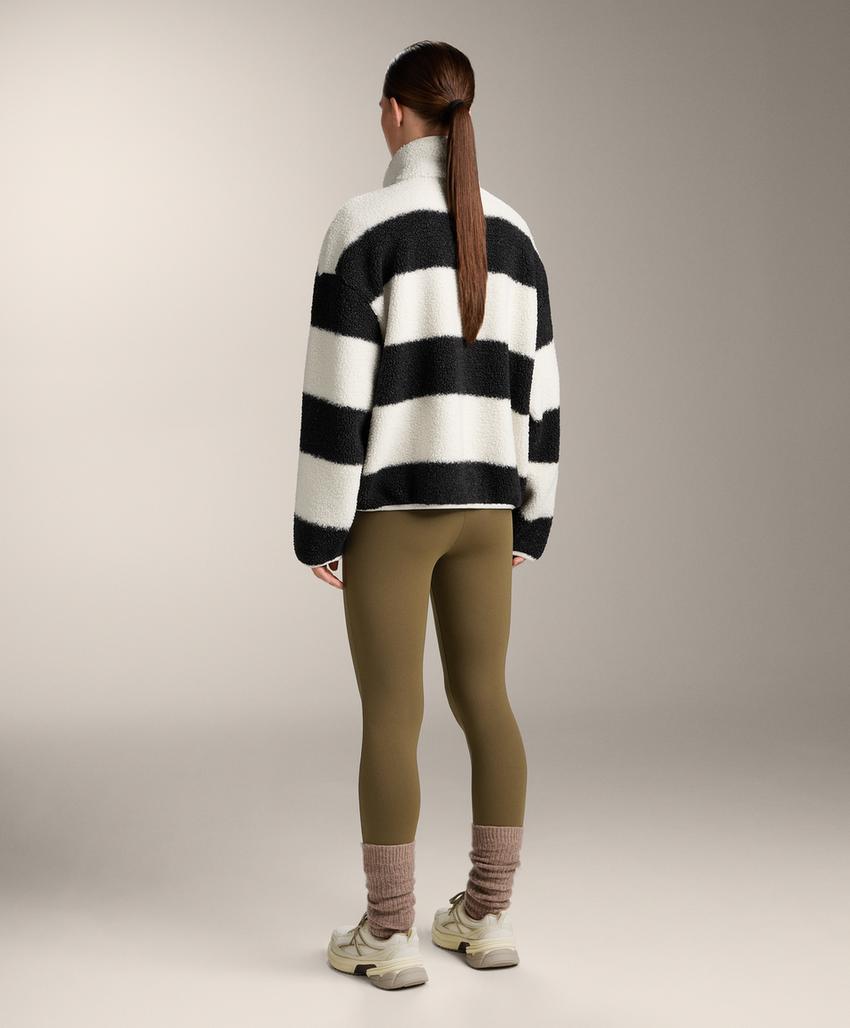 Полосатая куртка-бомбер из искусственного меха