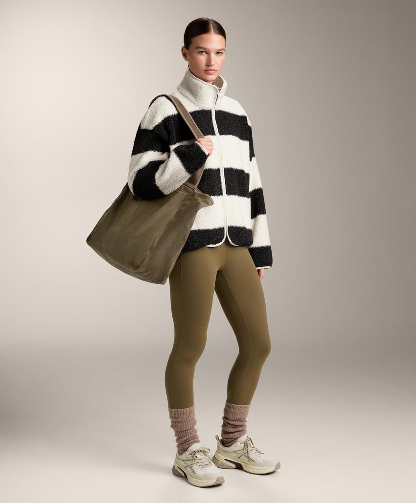 Полосатая куртка-бомбер из искусственного меха