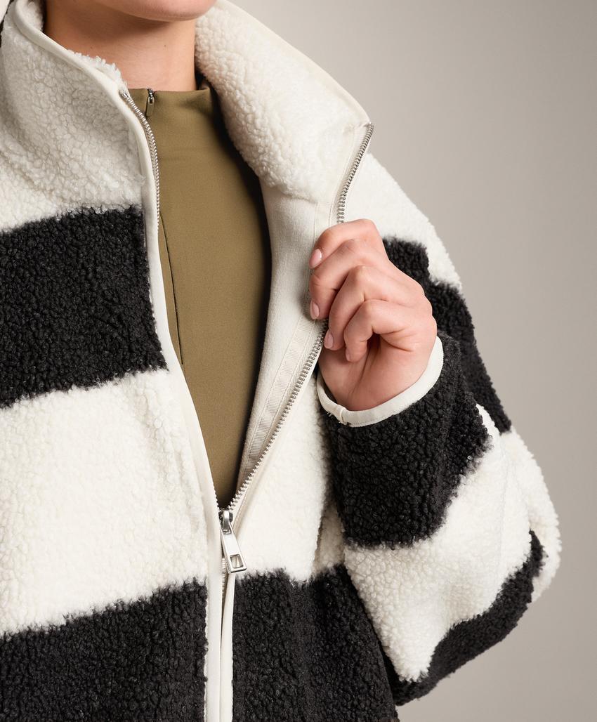 Полосатая куртка-бомбер из искусственного меха