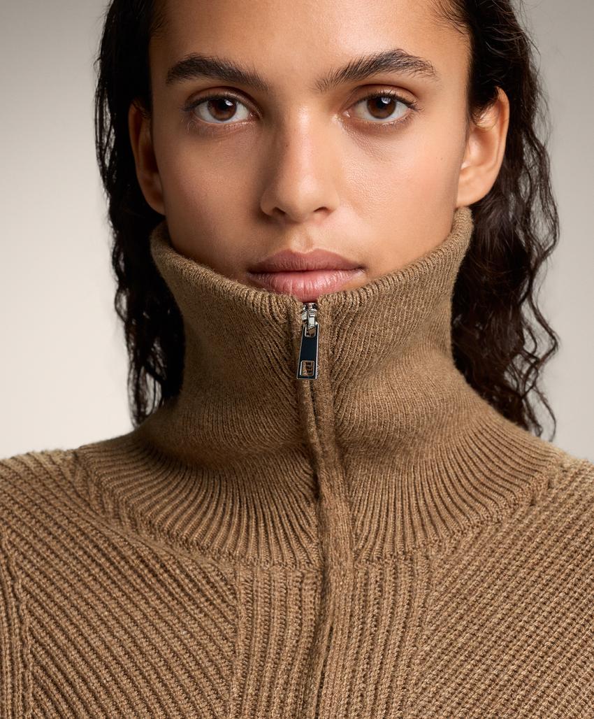 Вязаная куртка с отложным воротником