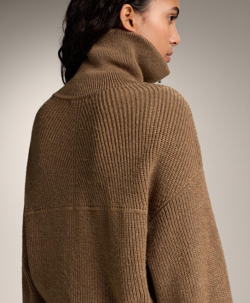 Вязаная куртка с отложным воротником