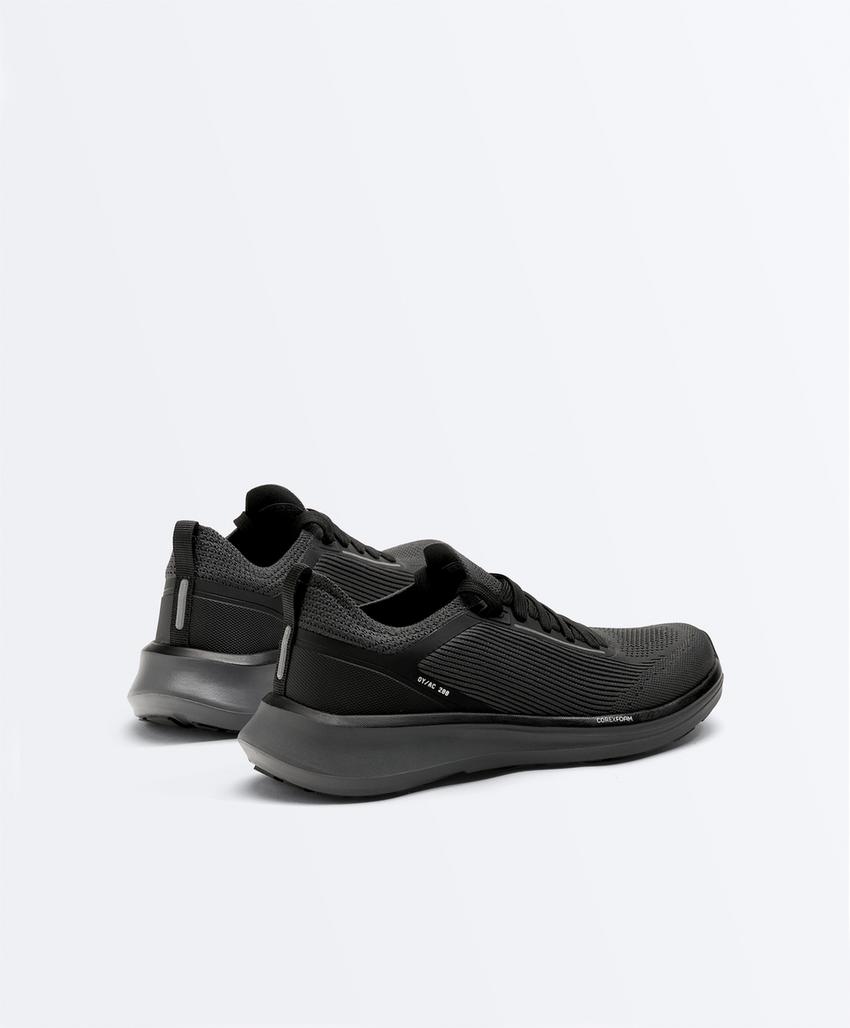 OY/AC 200 multi-activity Sport trainers