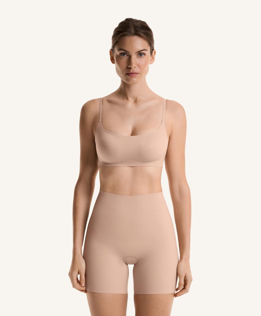 Шорты с высокой посадкой из невидимого материала с лазерной обрезкой