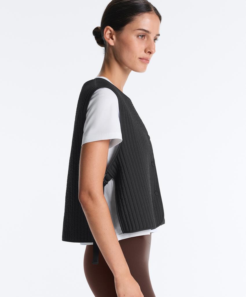 Тонкий стеганый нейлоновый жилет