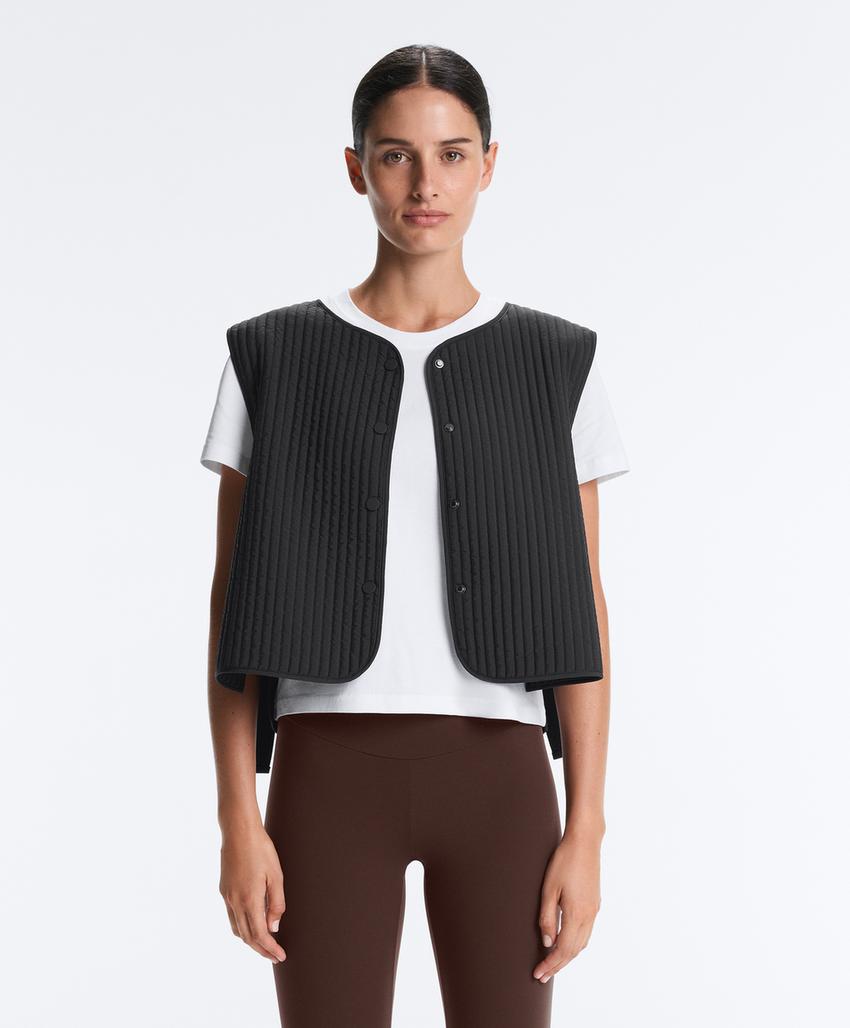 Тонкий стеганый нейлоновый жилет