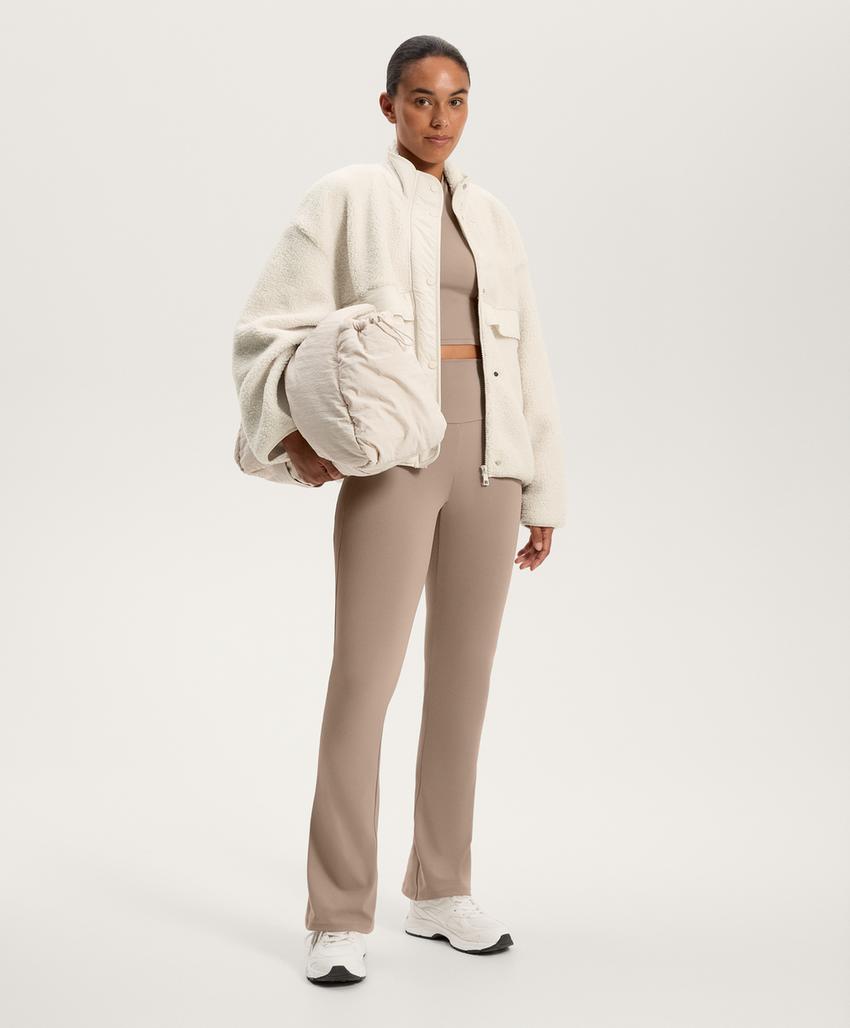 Брюки с высокой посадкой из ребристого трикотажа comfortlux с расклешенными брючинами