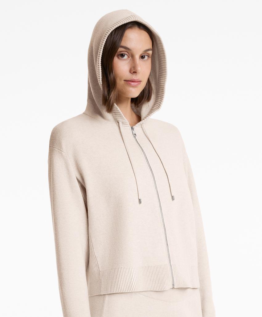 Трикотажная куртка с капюшоном