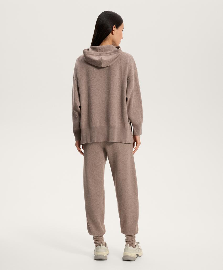 Длинный вязаный свитер с капюшоном