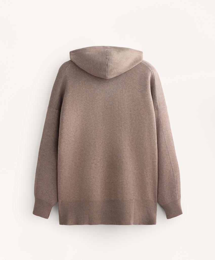 Длинный вязаный свитер с капюшоном