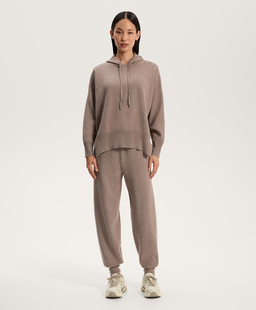 Длинный вязаный свитер с капюшоном