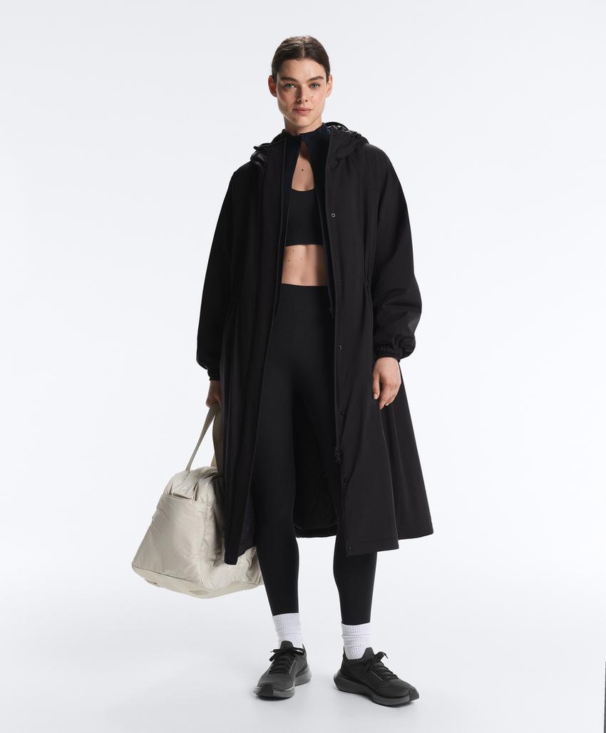 Ультралегкое длинное стеганое пуховое пальто oysho с водонепроницаемым 10k thindown®