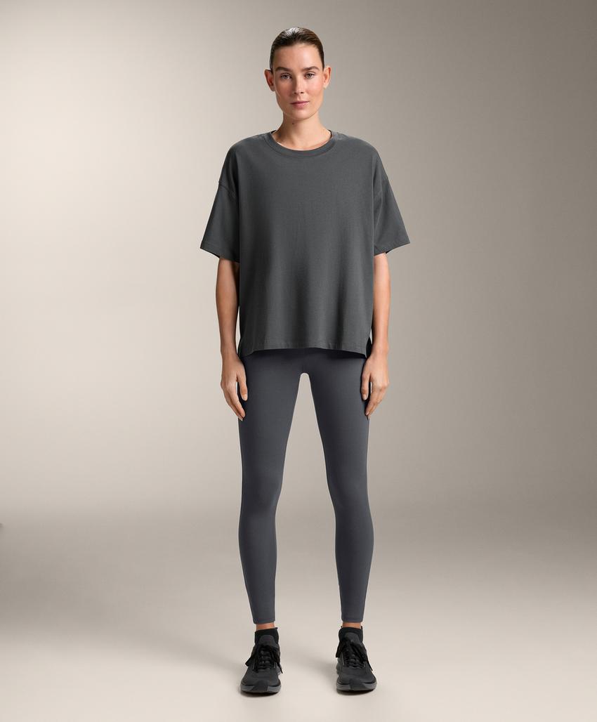 Широкое хлопковое футболка с коротким рукавом