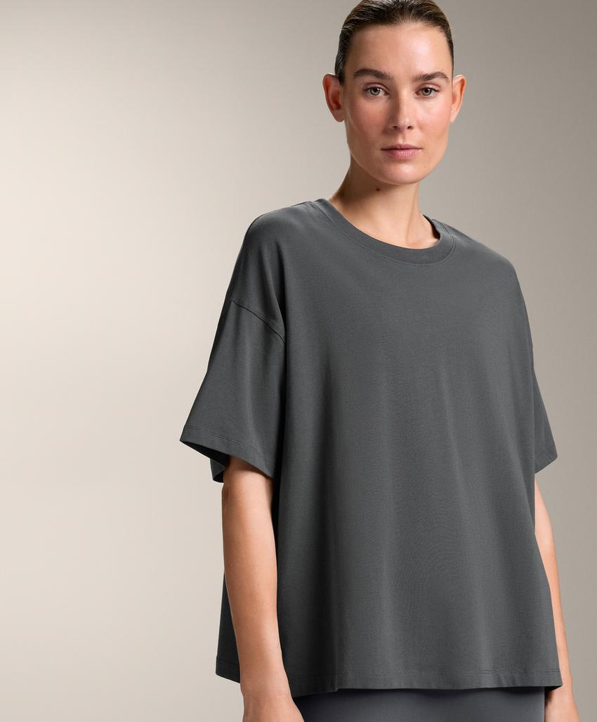 Широкое хлопковое футболка с коротким рукавом