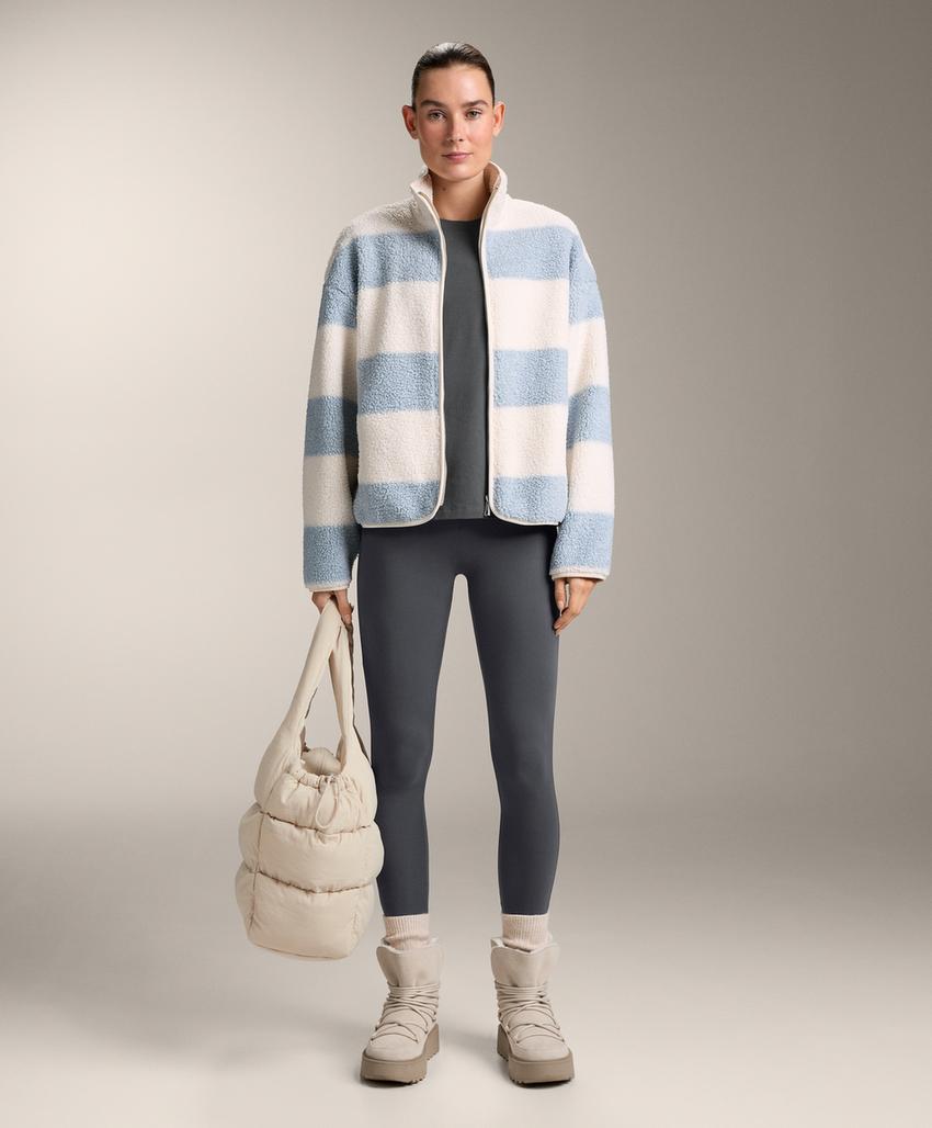 Широкое хлопковое футболка с коротким рукавом