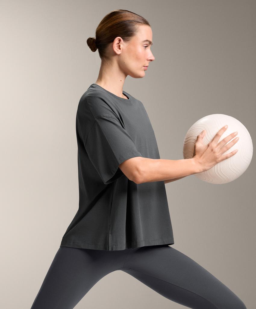 Широкое хлопковое футболка с коротким рукавом