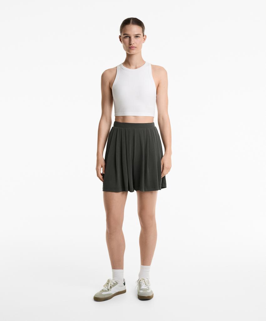 Плиссированные бермуды на резинке с модалом