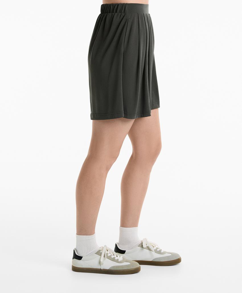 Плиссированные бермуды на резинке с модалом