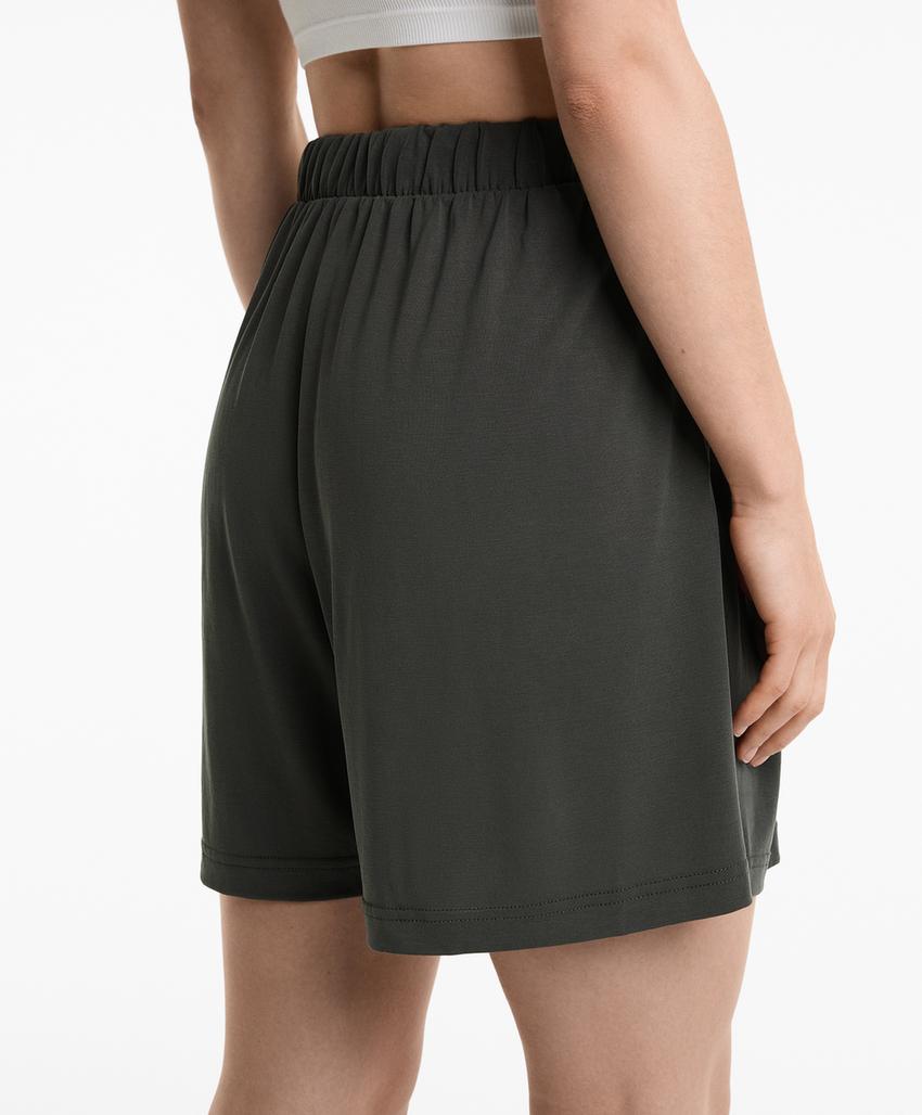 Плиссированные бермуды на резинке с модалом