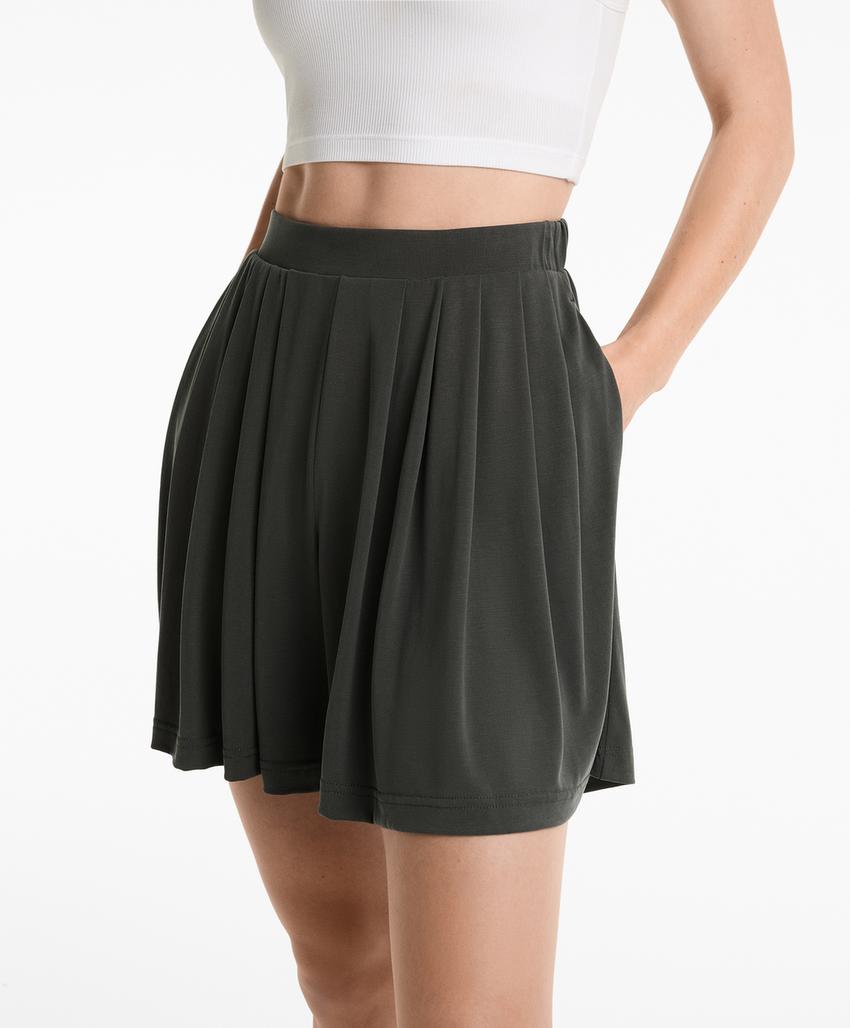 Плиссированные бермуды на резинке с модалом