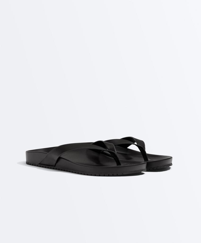 Ременная плоская босоножка