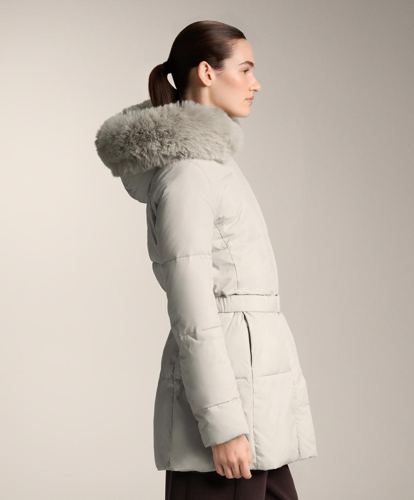 Водоотталкивающий утепленный пуховик до середины икры