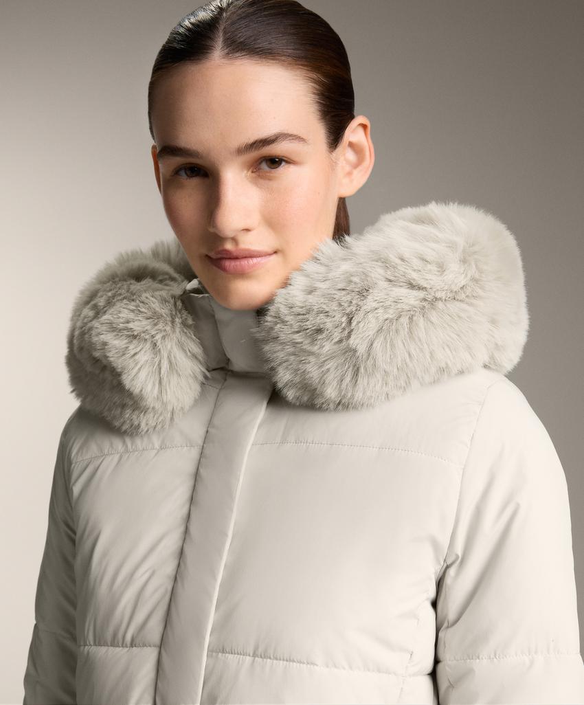 Водоотталкивающий утепленный пуховик до середины икры