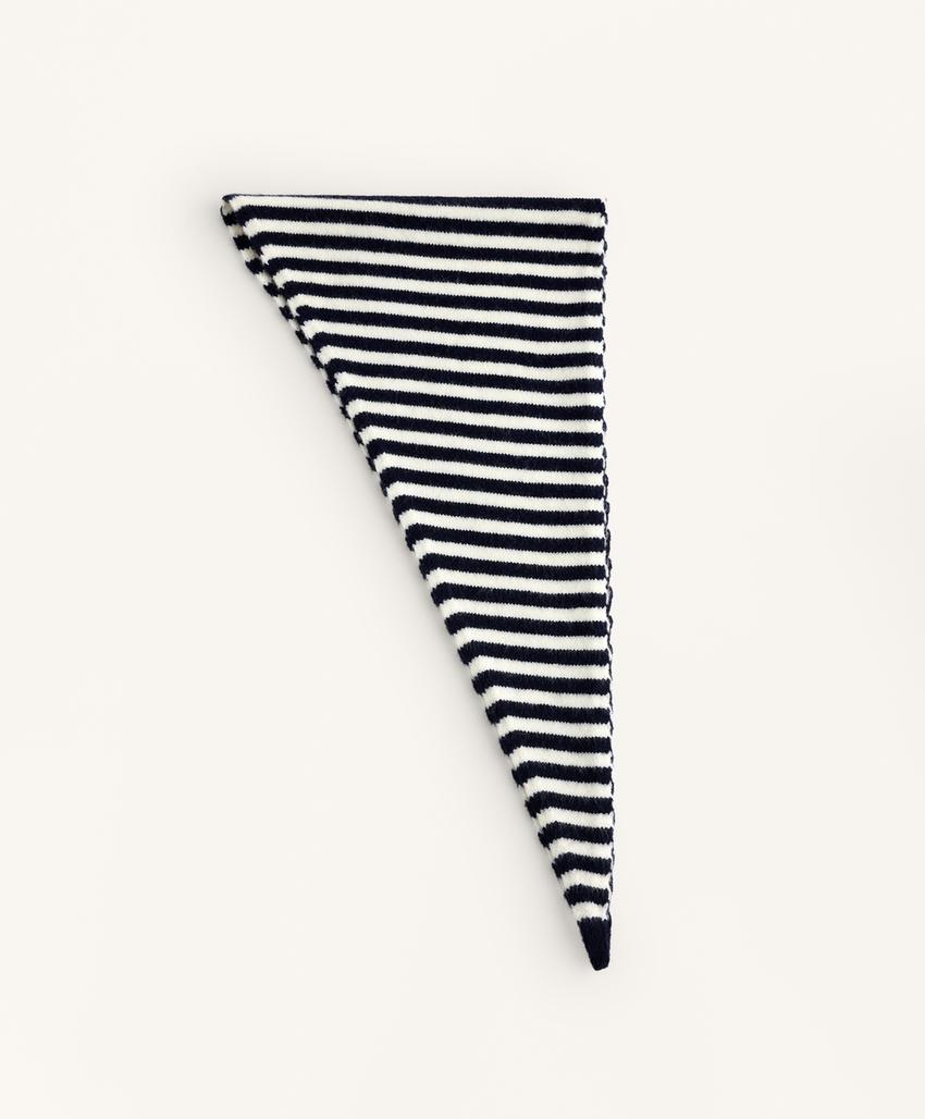 Полосатая вязаная бандана