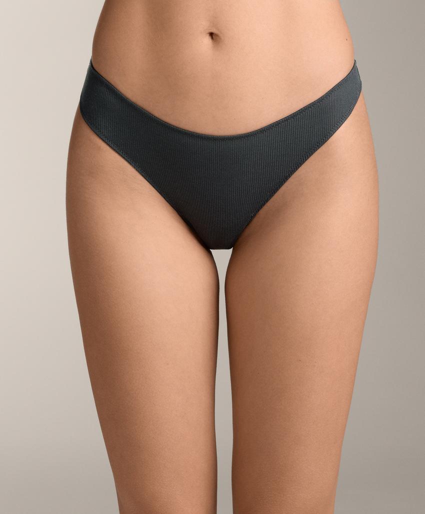 Трусики-бразилиана с углубленным вырезом и хлопком