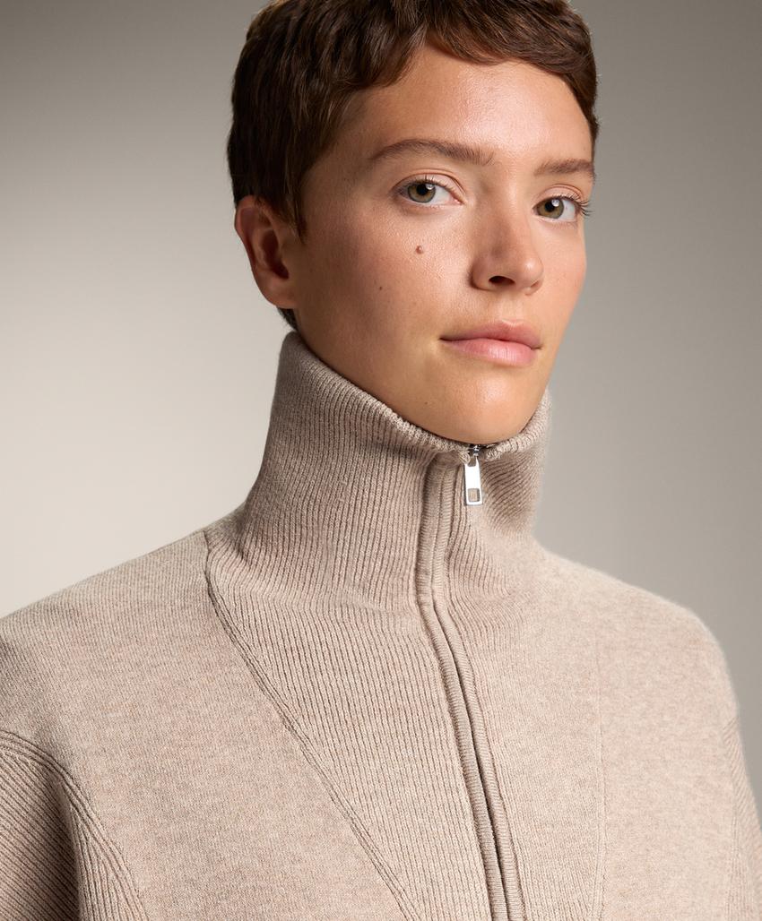 Трикотажная куртка с ребристым воротником