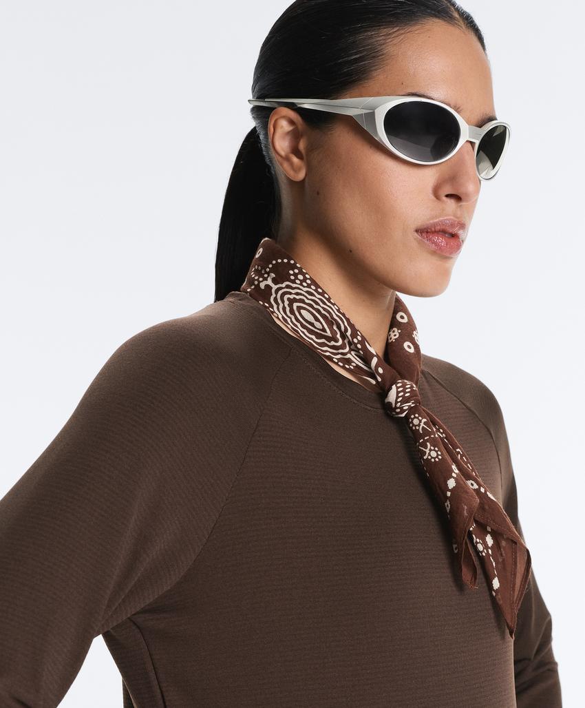 Футболка с длинным рукавом из технического материала