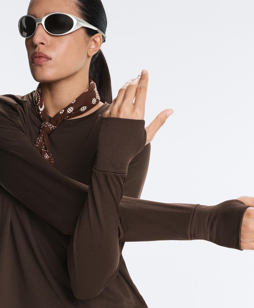 Футболка с длинным рукавом из технического материала