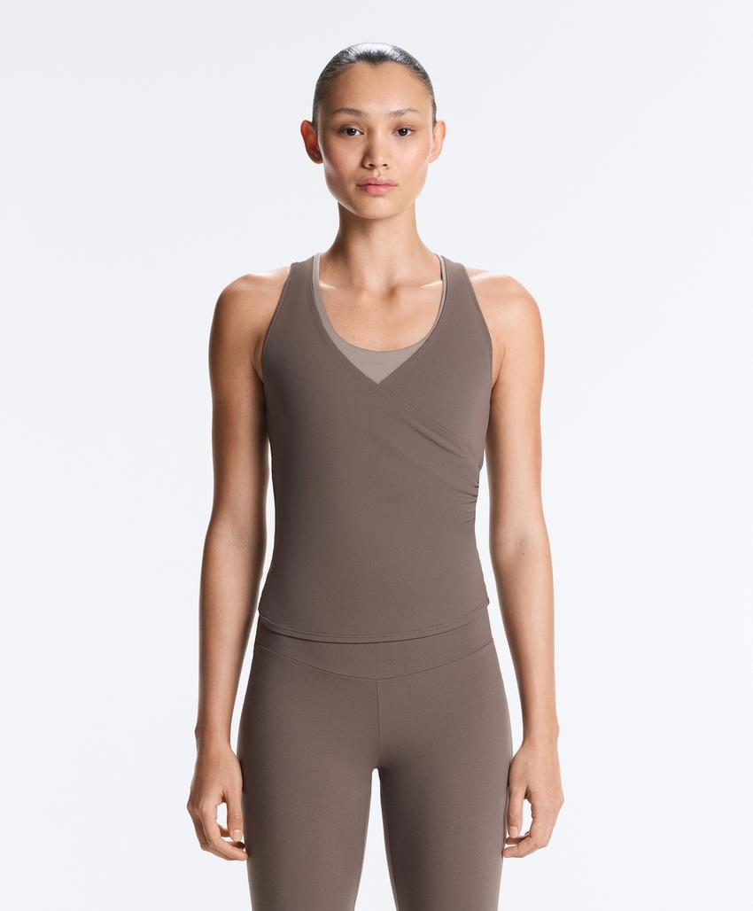 Футболка без рукавов с перекрестным дизайном из ткани comfortlux