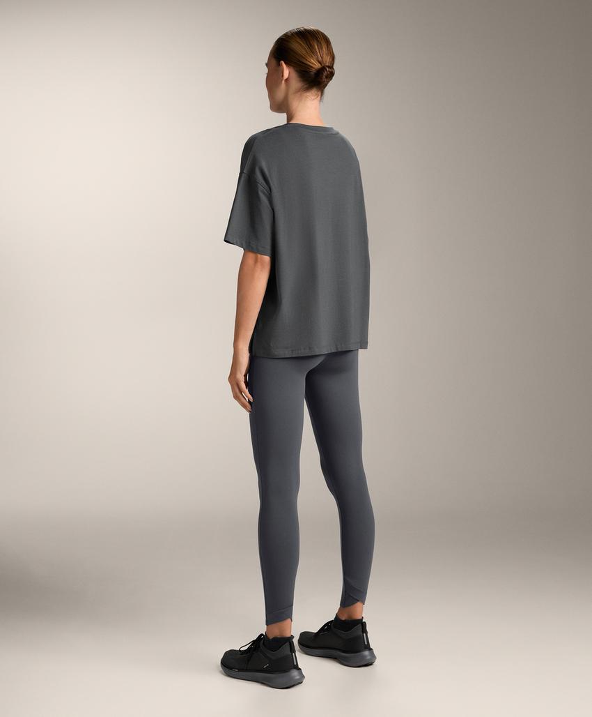 Свободная футболка с короткими рукавами из хлопкового смесового материала