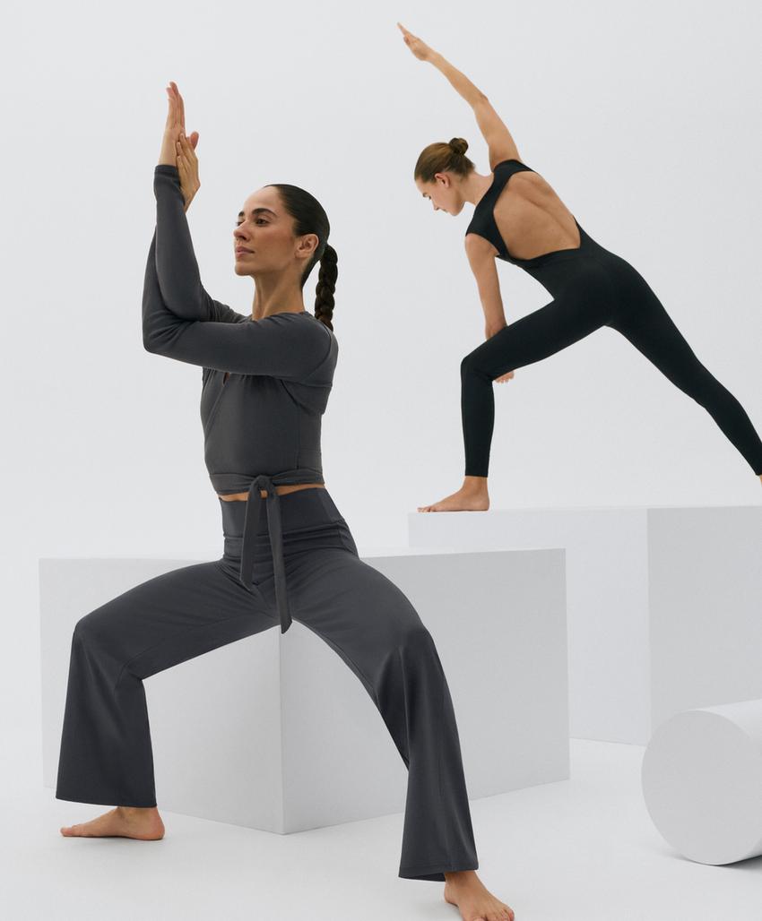 Футболка на запах из риббедированного хлопкового микса